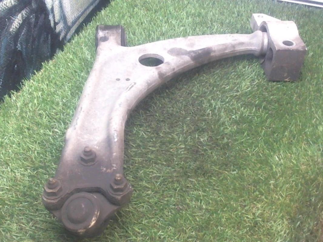 Triangle avant droit VOLKSWAGEN PASSAT 5 CC COUPE Diesel - 1