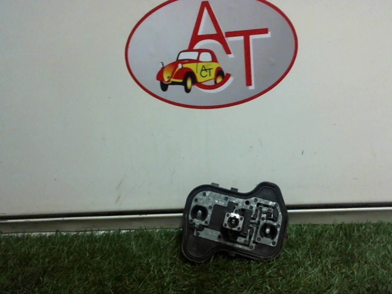 Base portalampade fanale posteriore sinistro VOLKSWAGEN GOLF 5 Diésel - 1