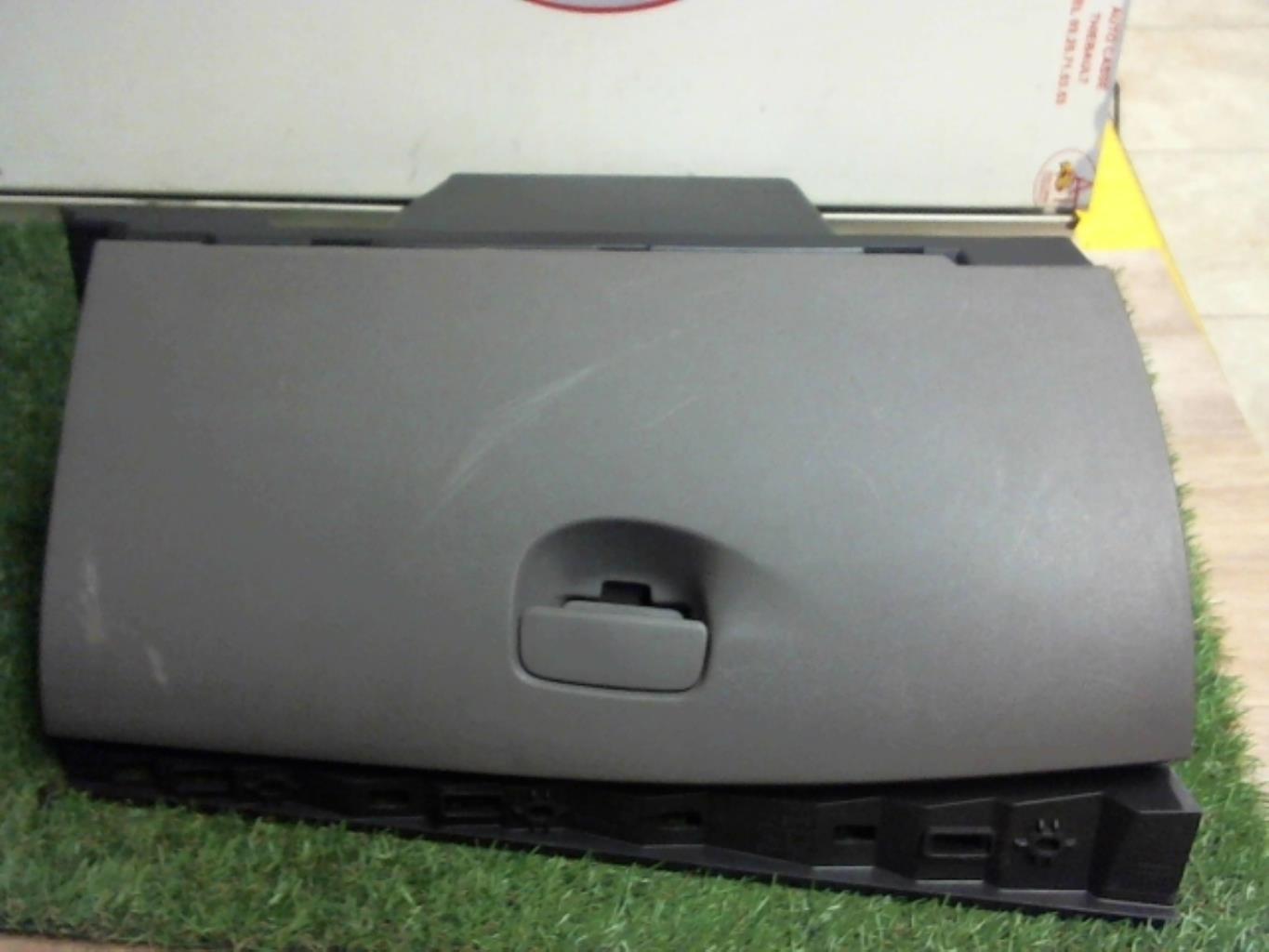 Boite a gants RENAULT MEGANE 3 PHASE 1 Diesel - 1