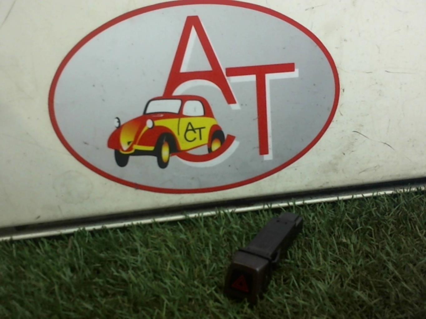 Bouton de warning VOLVO V 50 PHASE 1 BREAK Diesel - 1