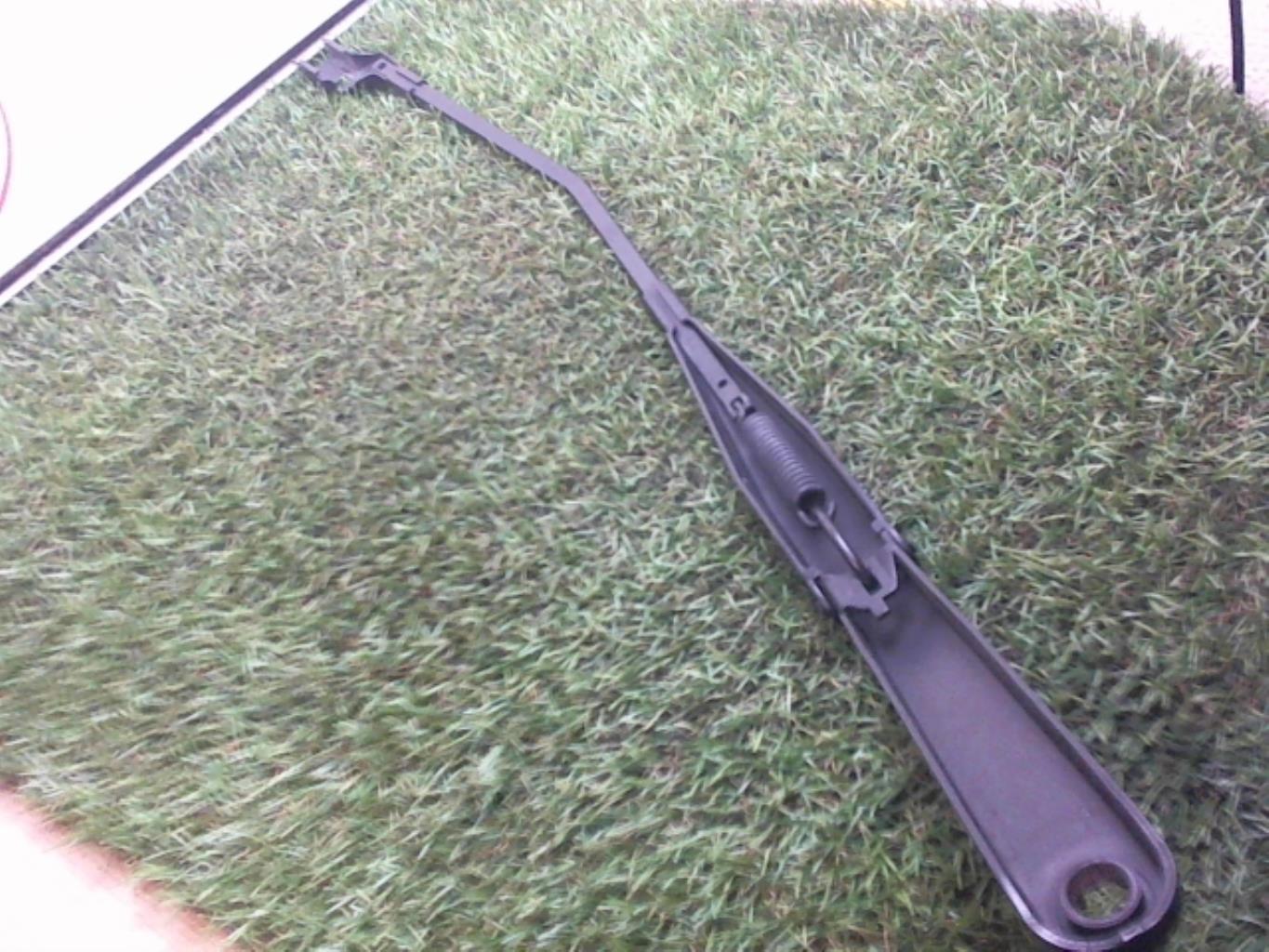 Braccio tergicristallo anteriore destro FORD FIESTA 6 PHASE 1 Diésel - 1