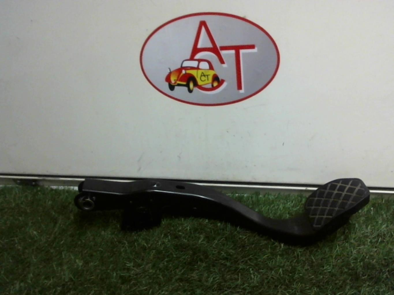 Pedale de frein AUDI A4 2  - 1