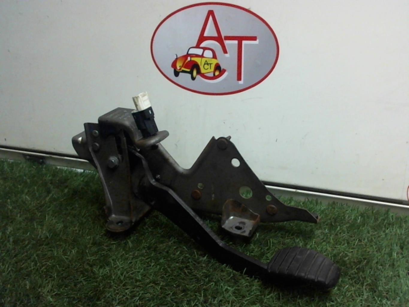 Pedale de frein RENAULT CLIO 3 PHASE 1 Diesel - 1