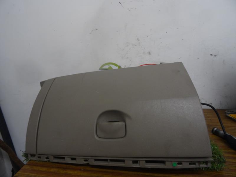 Boite a gants RENAULT CLIO 3 PHASE 1 Essence - 1