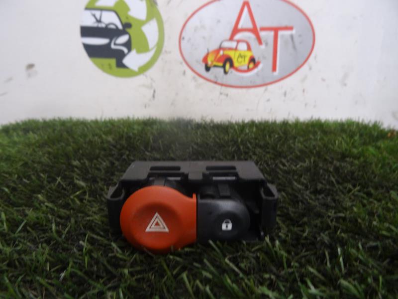 Bouton de warning RENAULT CLIO 3 PHASE 1 Essence - 1