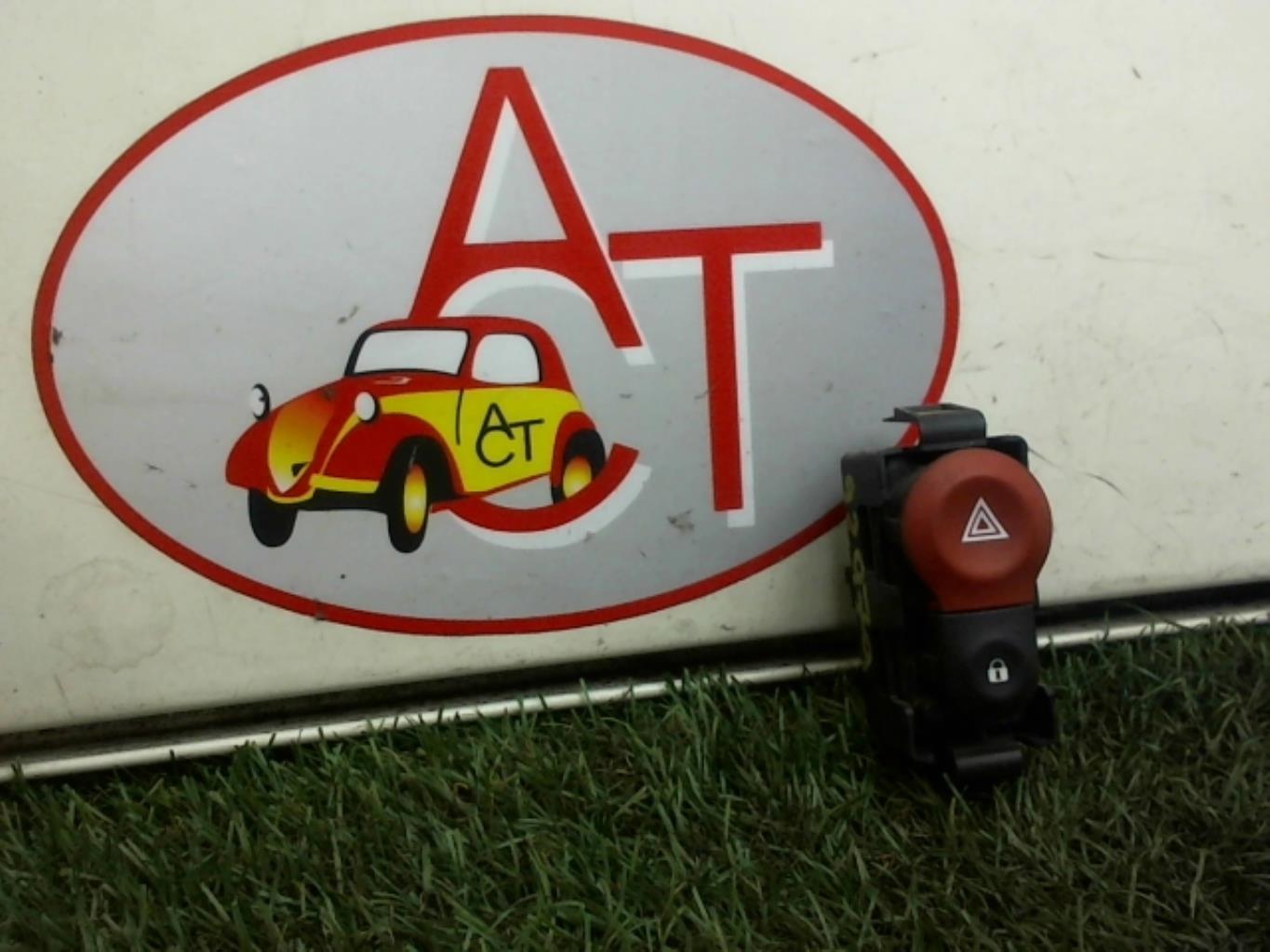 Bouton de warning RENAULT KANGOO 2 PHASE 1 Diesel - 1