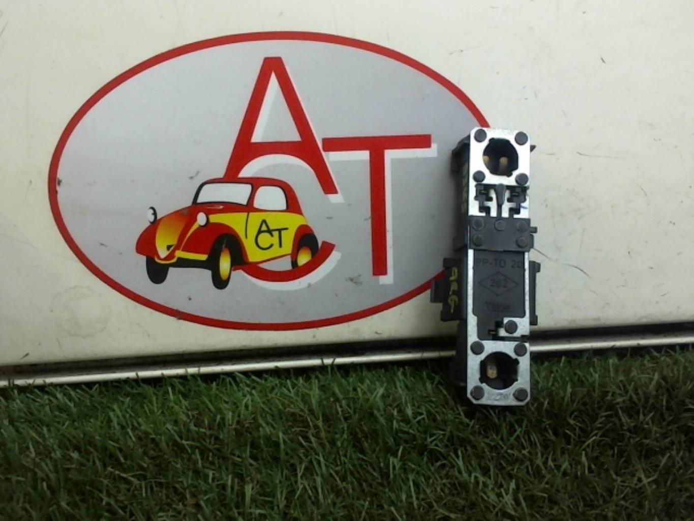 Base portalampade fanale posteriore sinistro RENAULT LAGUNA 1 PHASE 2 Diésel - 1