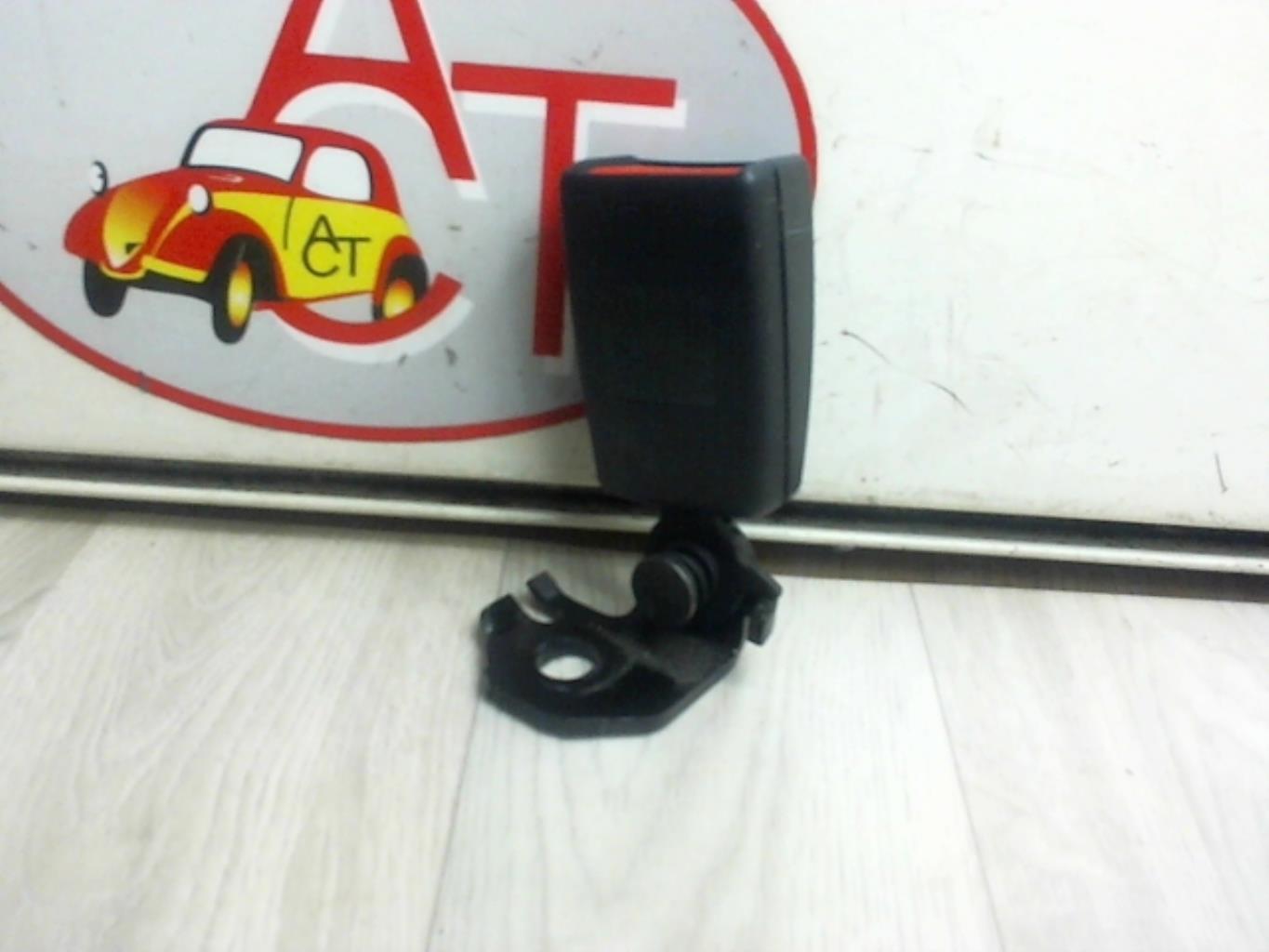 Attache ceinture arriere centrale OPEL CORSA D PHASE 1 Diesel - 1