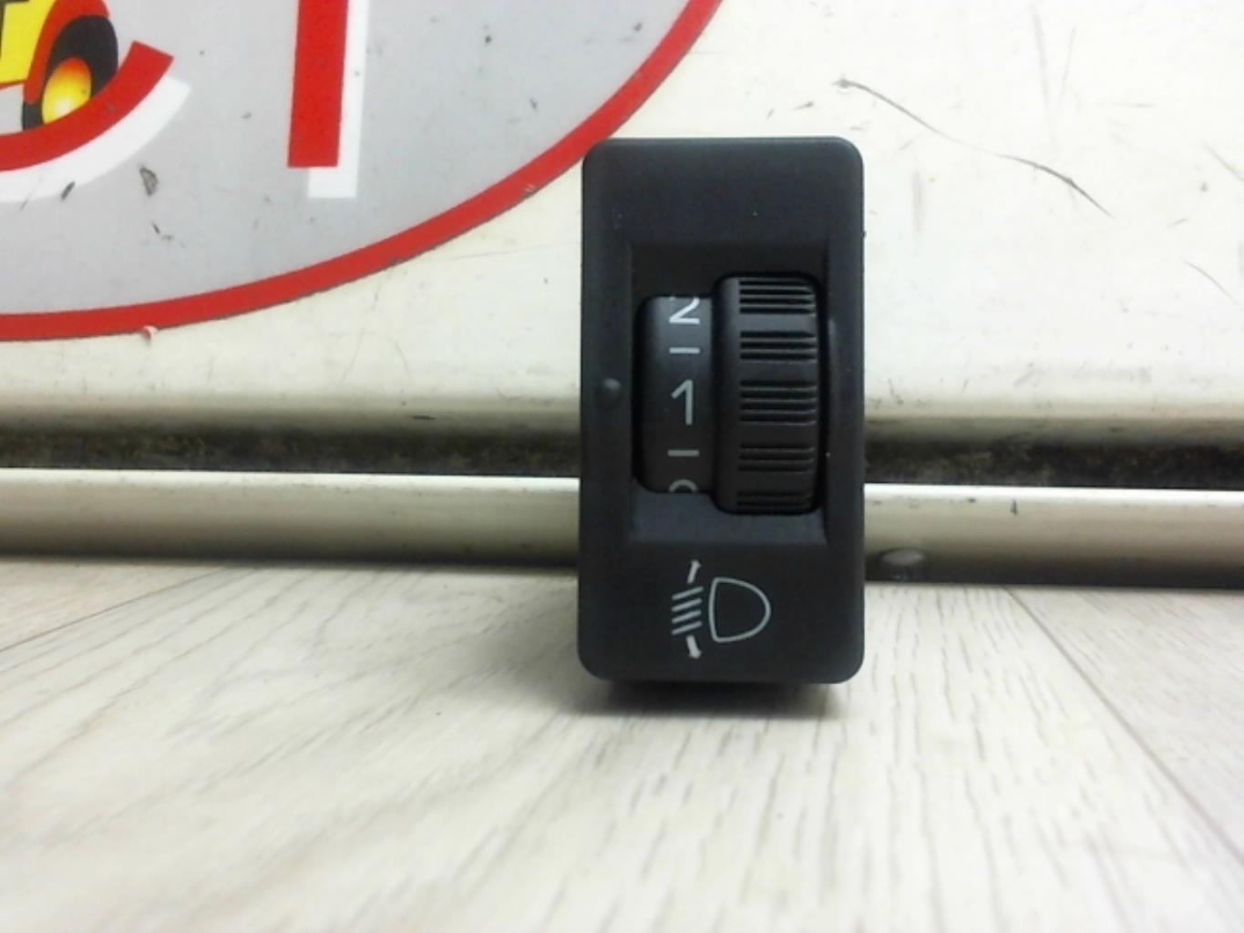Commande de reglage hauteur de phare PEUGEOT 208 1 PHASE 1 Essence - 1