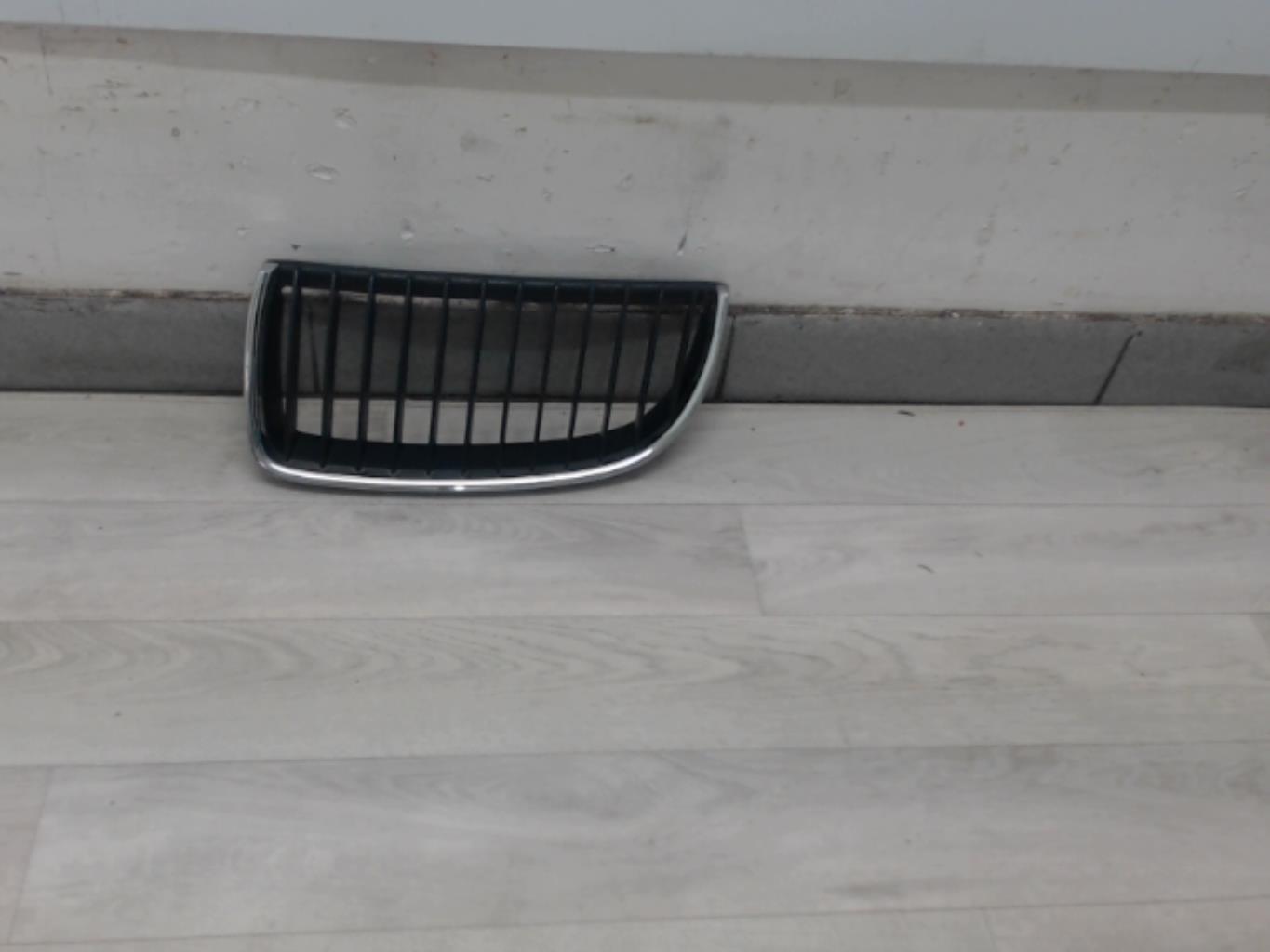 Grille de calandre gauche BMW SERIE 3 E90 PHASE 1 Diesel - 1