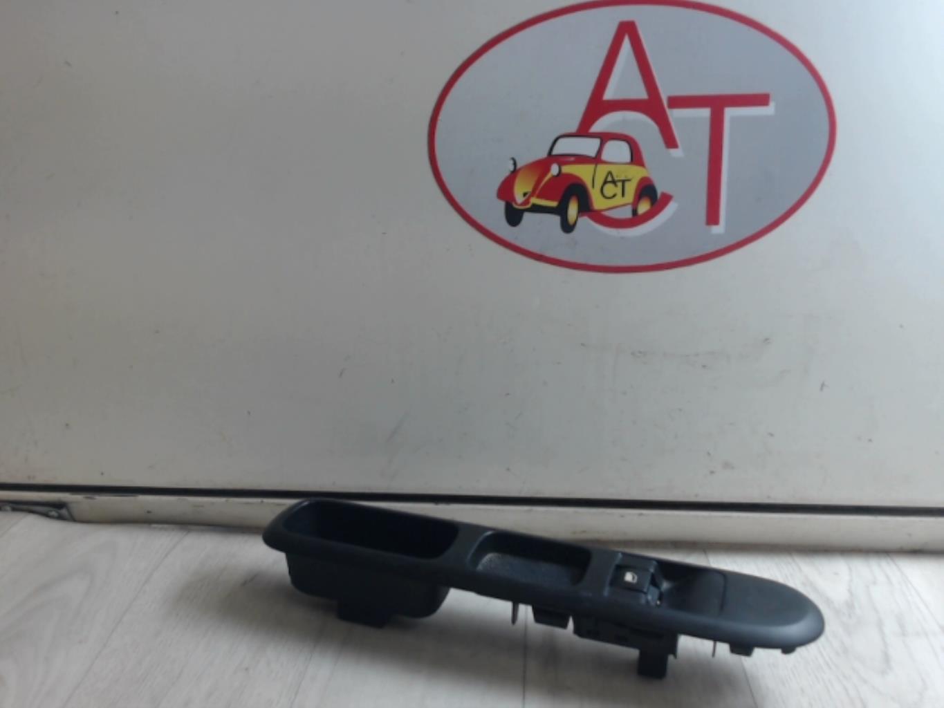 Interruttore lavacristalli anteriore destro PEUGEOT 5008 1 PHASE 1 Diésel - 1