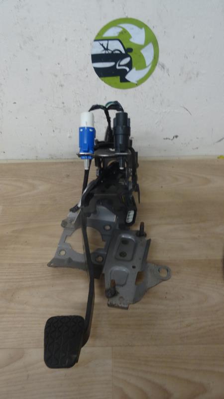 Pedale d'embrayage FORD FIESTA 6 PHASE 1 Diesel - 1
