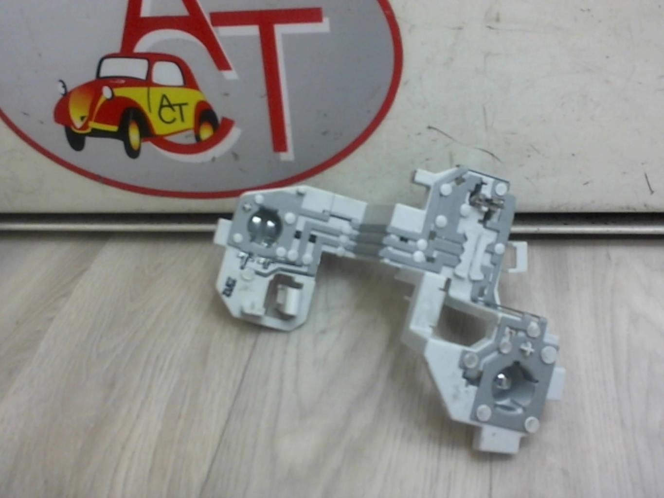 Base portalampade fanale posteriore destro FORD FIESTA 6 PHASE 1 Diésel - 1