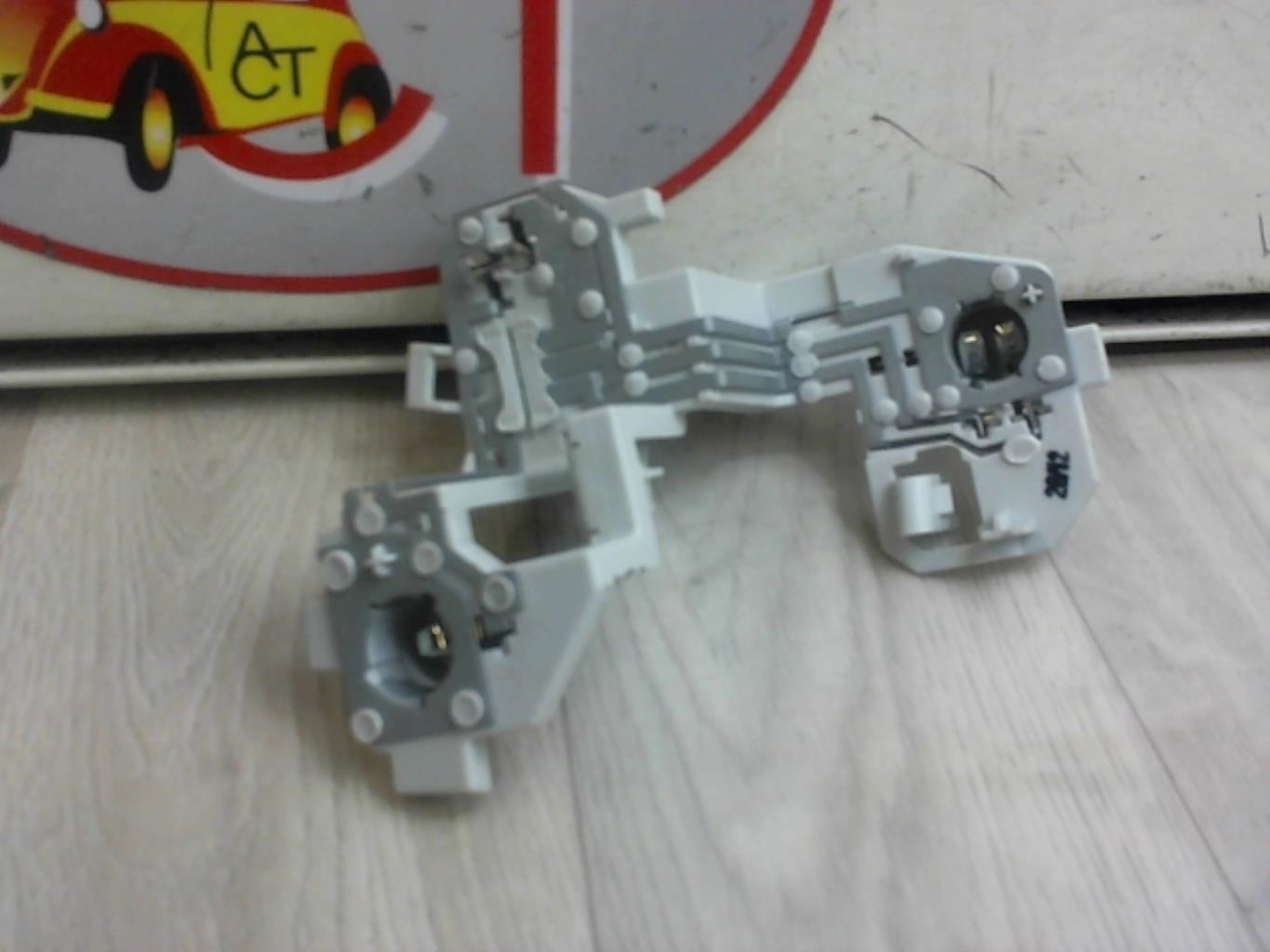 Base portalampade fanale posteriore sinistro FORD FIESTA 6 PHASE 1 Diésel - 1