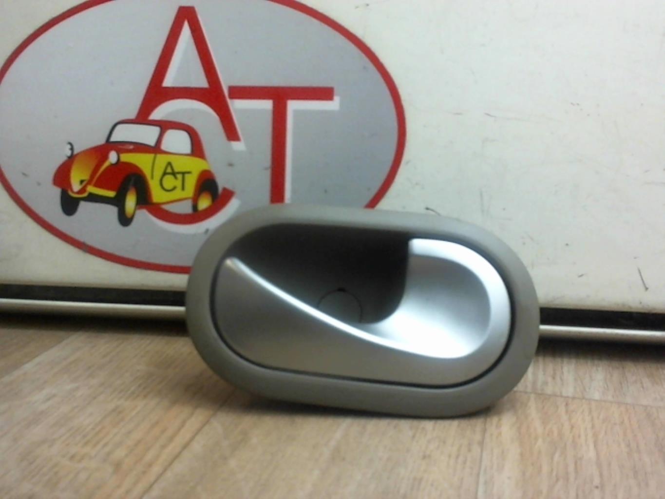 Maniglia interna anteriore destra RENAULT CLIO 3 PHASE 1 Diésel - 1