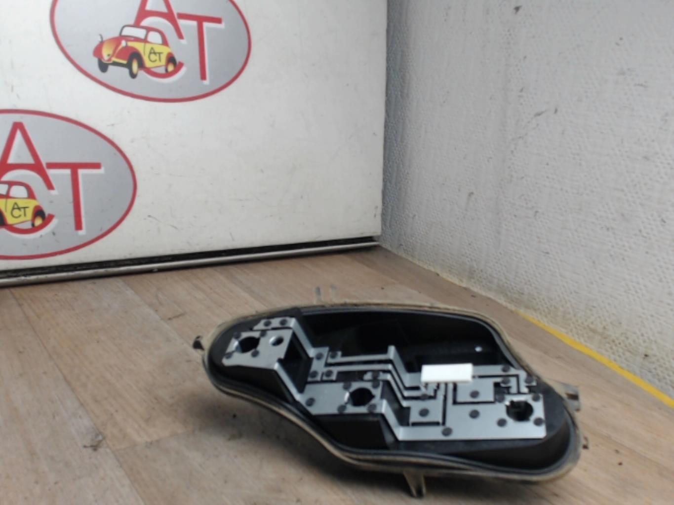 Base portalampade fanale posteriore destro CITROEN C3 2 PHASE 2 Diésel - 1
