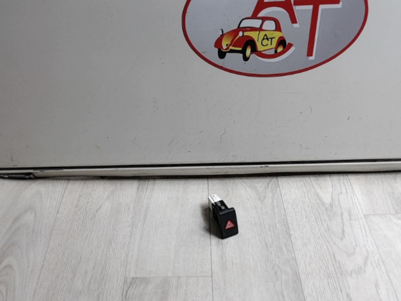 Bouton de warning VOLKSWAGEN GOLF 6 Diesel - 1