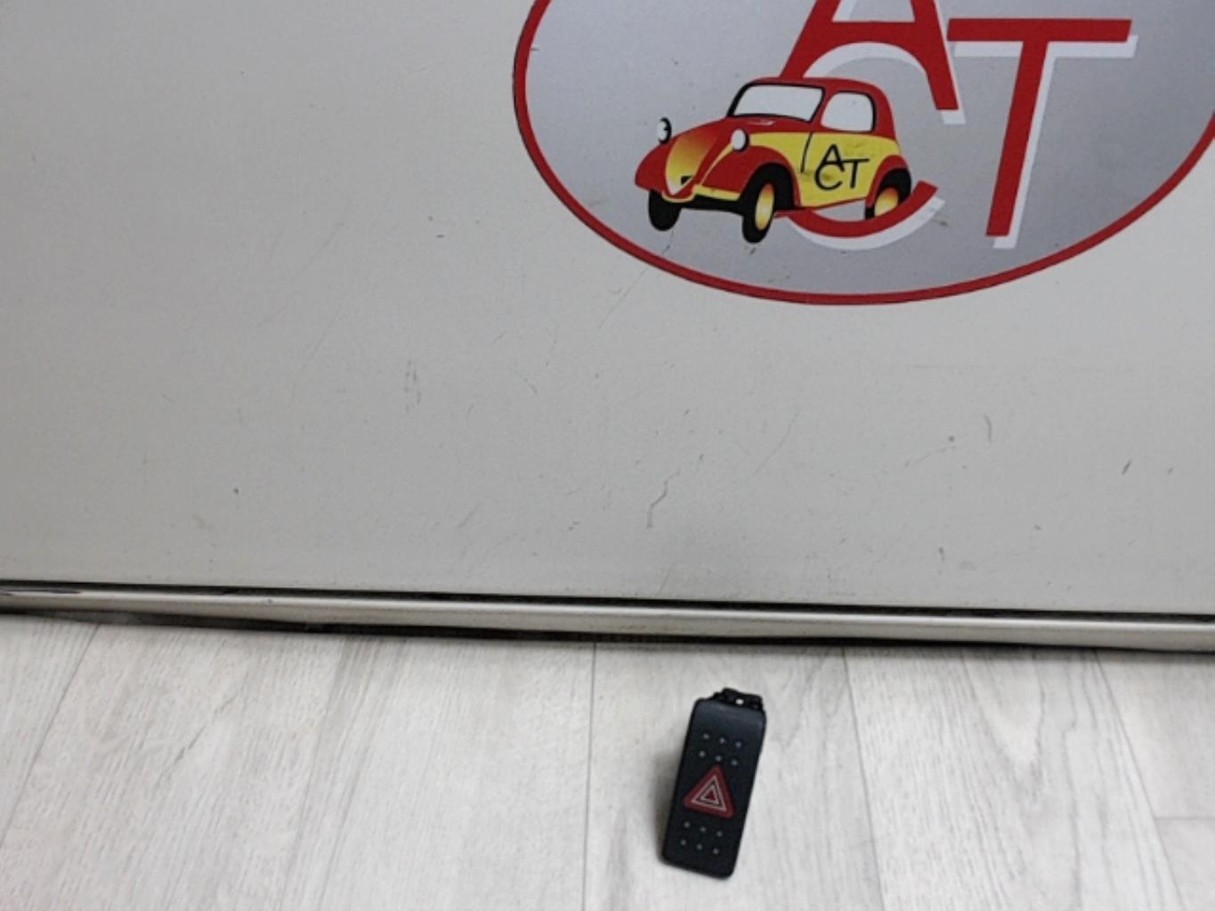 Bouton de warning SUZUKI SWIFT 3 Diesel - 1