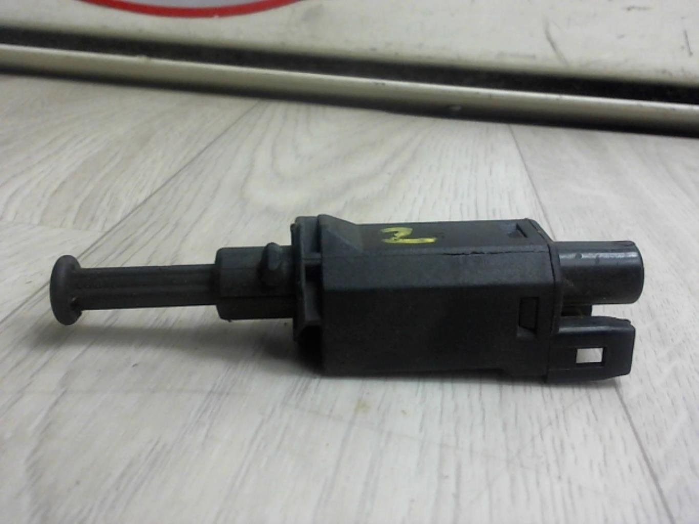 Contacteur feu stop VOLKSWAGEN GOLF 2  - 1