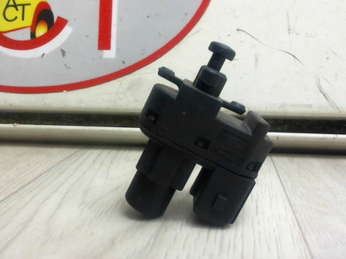 Contacteur feu stop FORD FOCUS 1  - 1