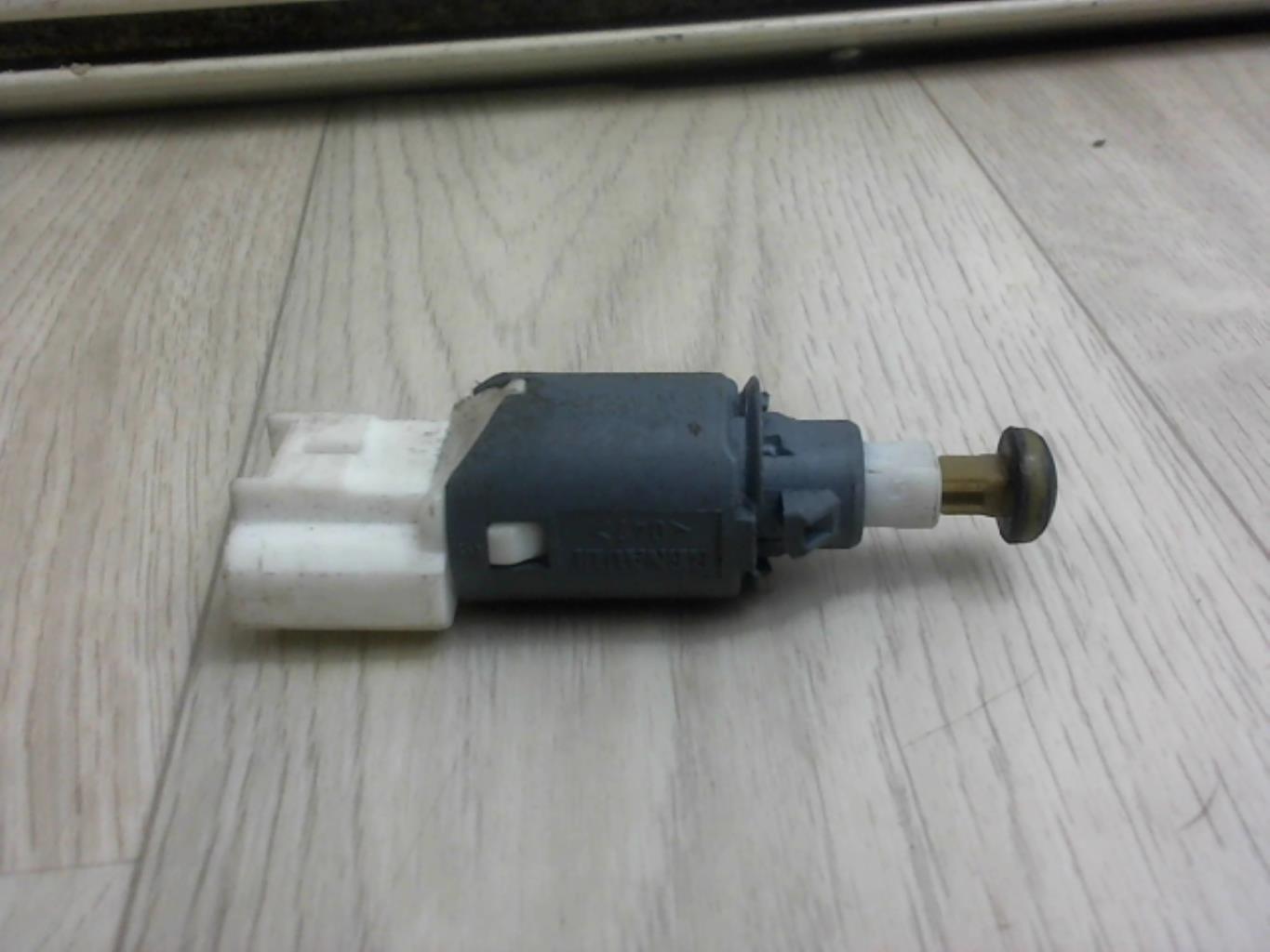 Contacteur feu stop RENAULT MEGANE 2  - 1