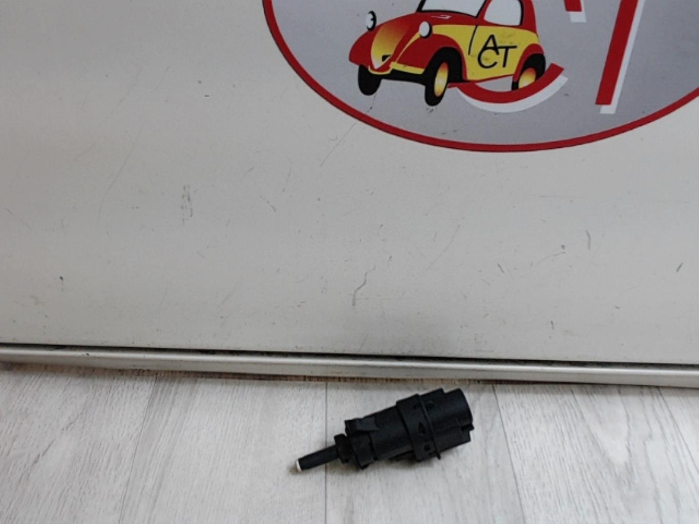 Contacteur feu stop FORD FOCUS 2  - 1