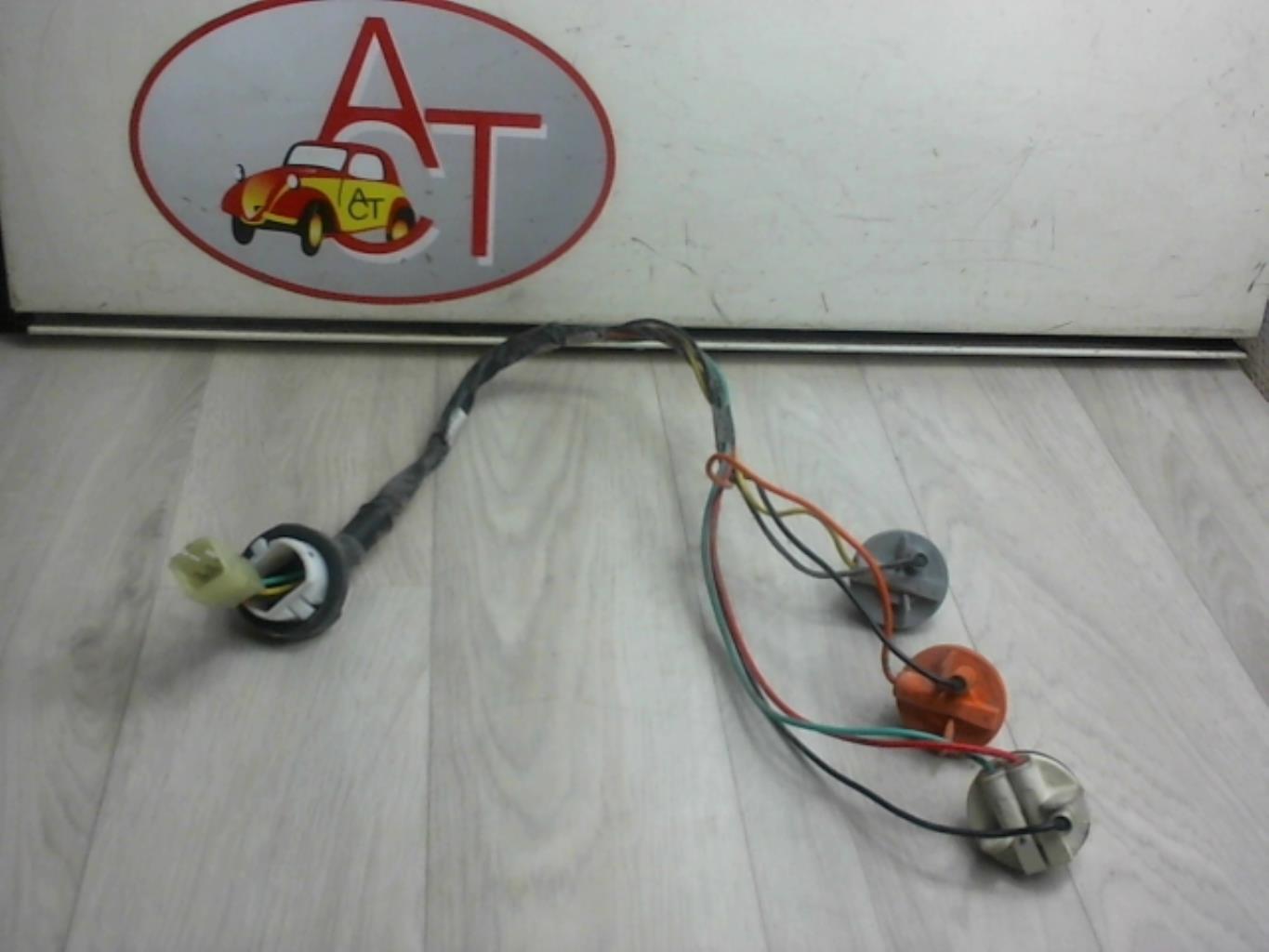 Base portalampade fanale posteriore destro SUZUKI SWIFT 3 Diésel - 1