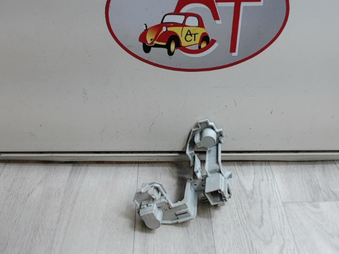 Base portalampade fanale posteriore destro FORD FIESTA 6 PHASE 1 Diésel - 1