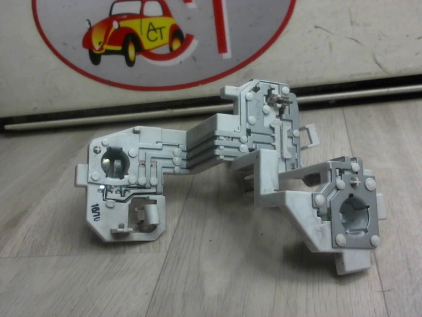 Base portalampade fanale posteriore destro FORD FIESTA 6 PHASE 1 Diésel - 1