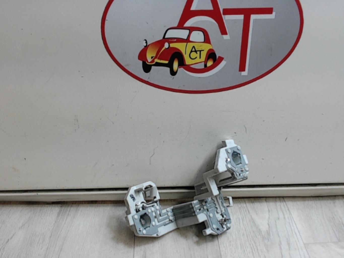 Base portalampade fanale posteriore sinistro FORD FIESTA 6 PHASE 1 Diésel - 1