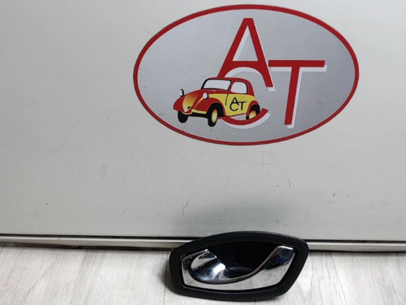 Poignee interieur avant gauche RENAULT CLIO 4 PHASE 1 Essence - 1