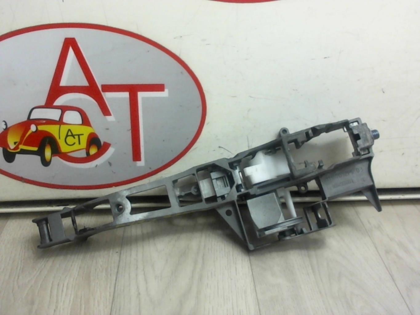 Supporto maniglia portiera anteriore destra CITROEN DS3 PHASE 2 Diésel - 1