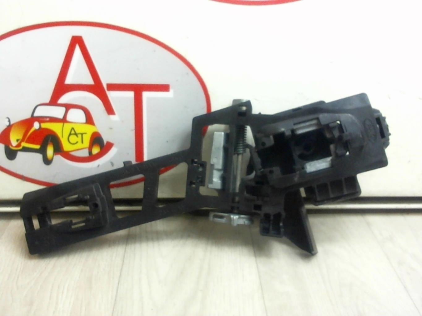 Supporto maniglia portiera anteriore destra FORD FIESTA 6 PHASE 1 Diésel - 1