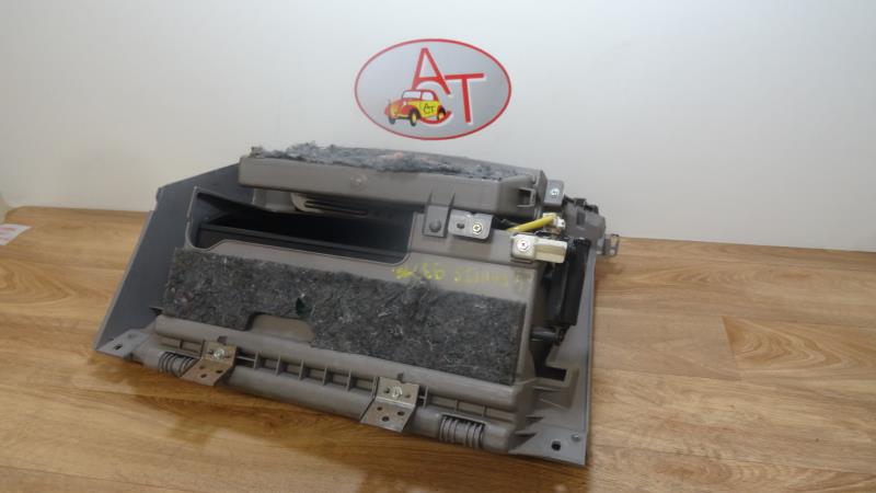 Boite a gants MITSUBISHI GRANDIS Diesel - 1