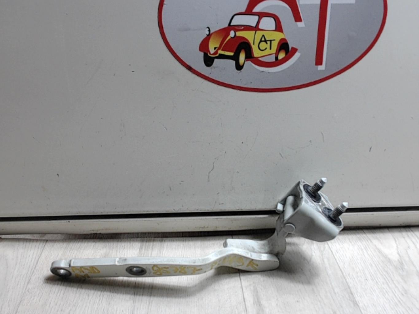 Charniere de hayon AUDI A1 1 PHASE 1 Essence - 1