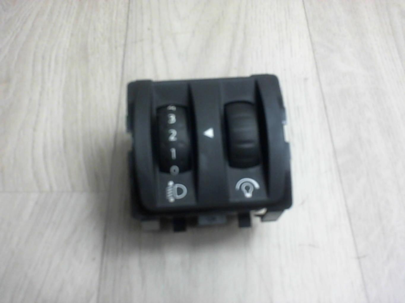 Commande de reglage hauteur de phare RENAULT CLIO 4 PHASE 1 Essence - 1