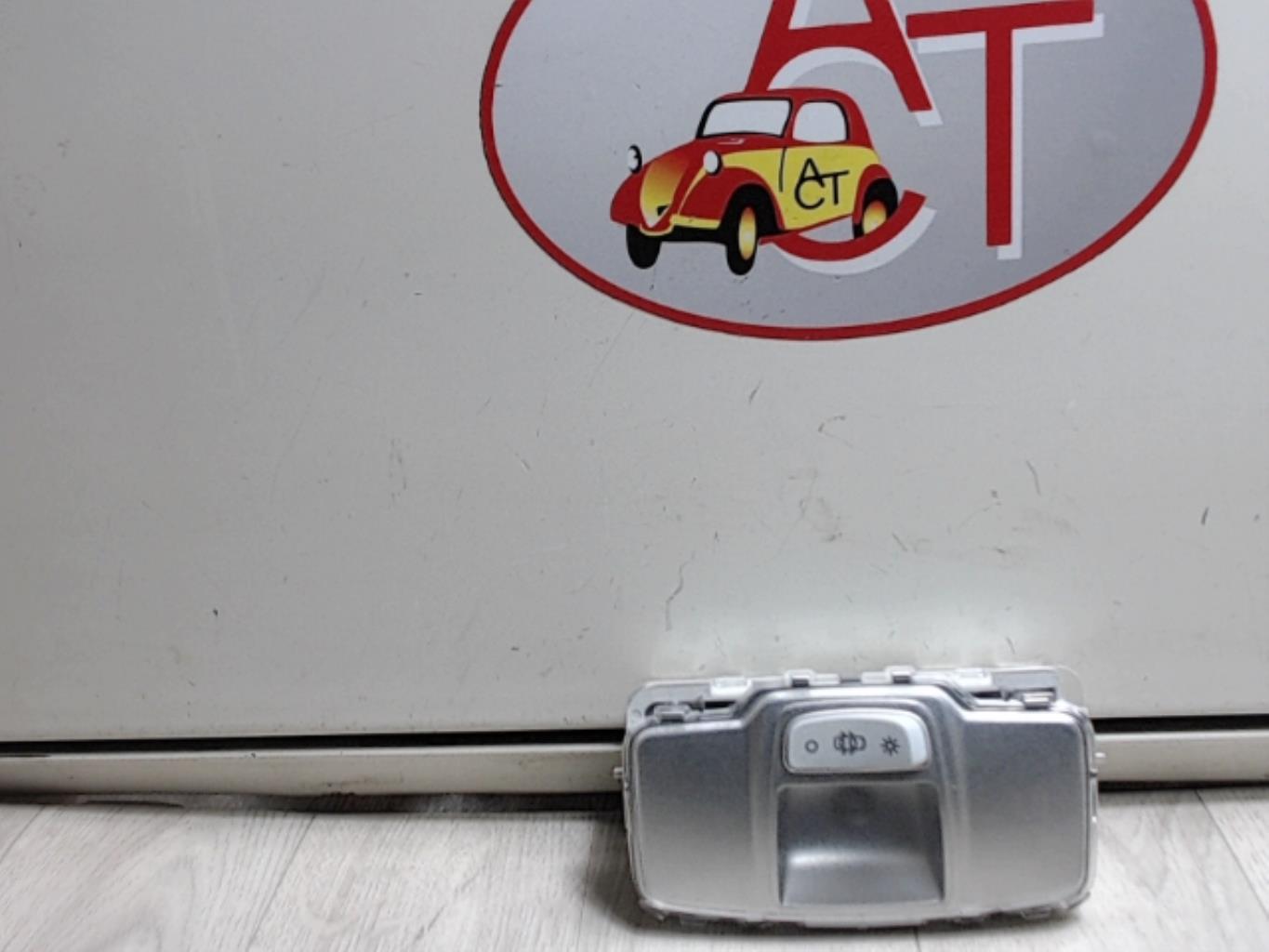 Eclairage de plafonnier PEUGEOT 208 1 PHASE 1 Diesel - 1