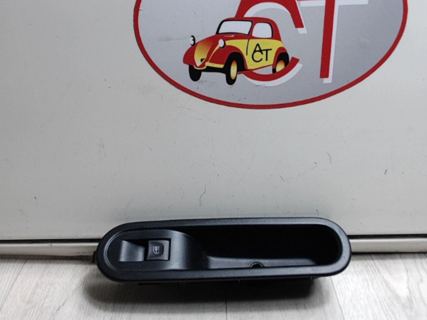 Interruttore lavacristalli anteriore destro RENAULT TWINGO 3 PHASE 1 Gasolina - 1
