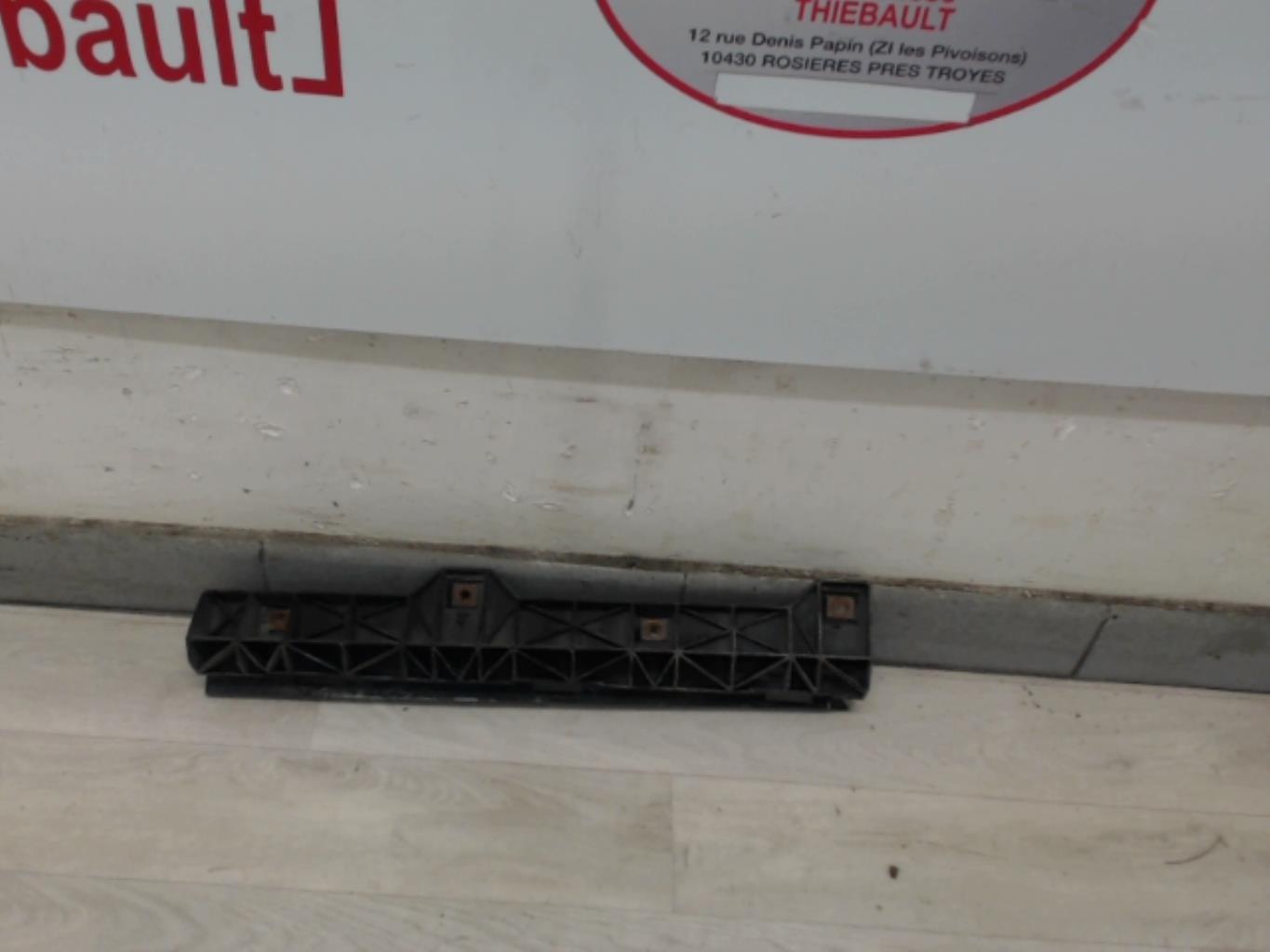 Support de pare chocs arriere MITSUBISHI GRANDIS Diesel - 1