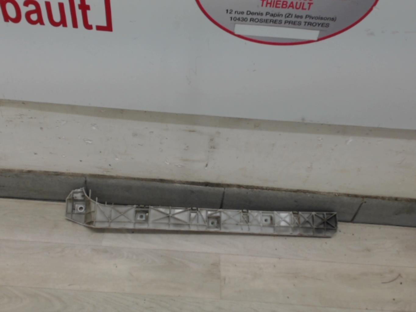Support de pare chocs arriere MITSUBISHI GRANDIS Diesel - 1