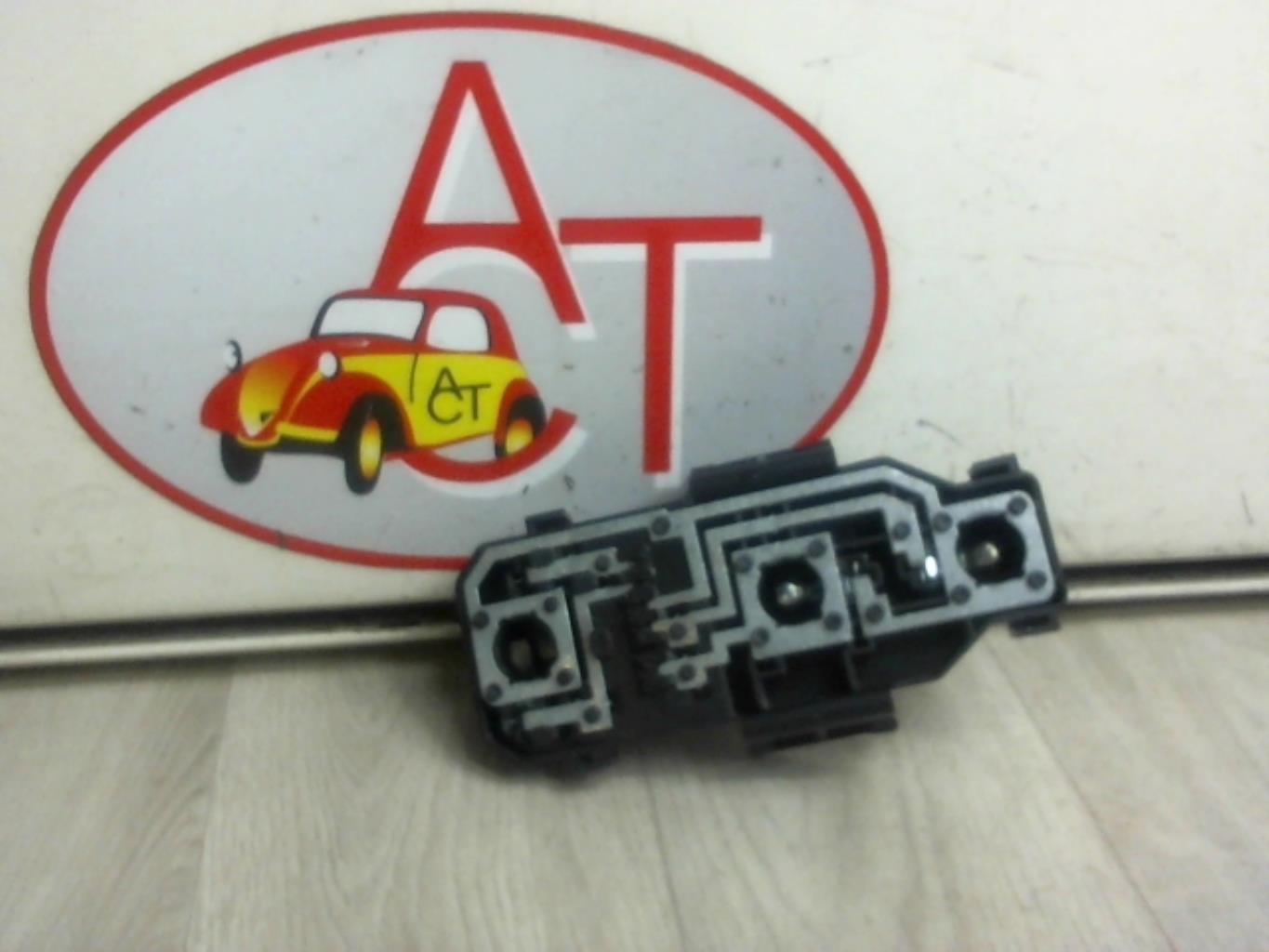 Base portalampade fanale posteriore destro AUDI A6 2 AVANT PHASE 1 BREAK Diésel - 1