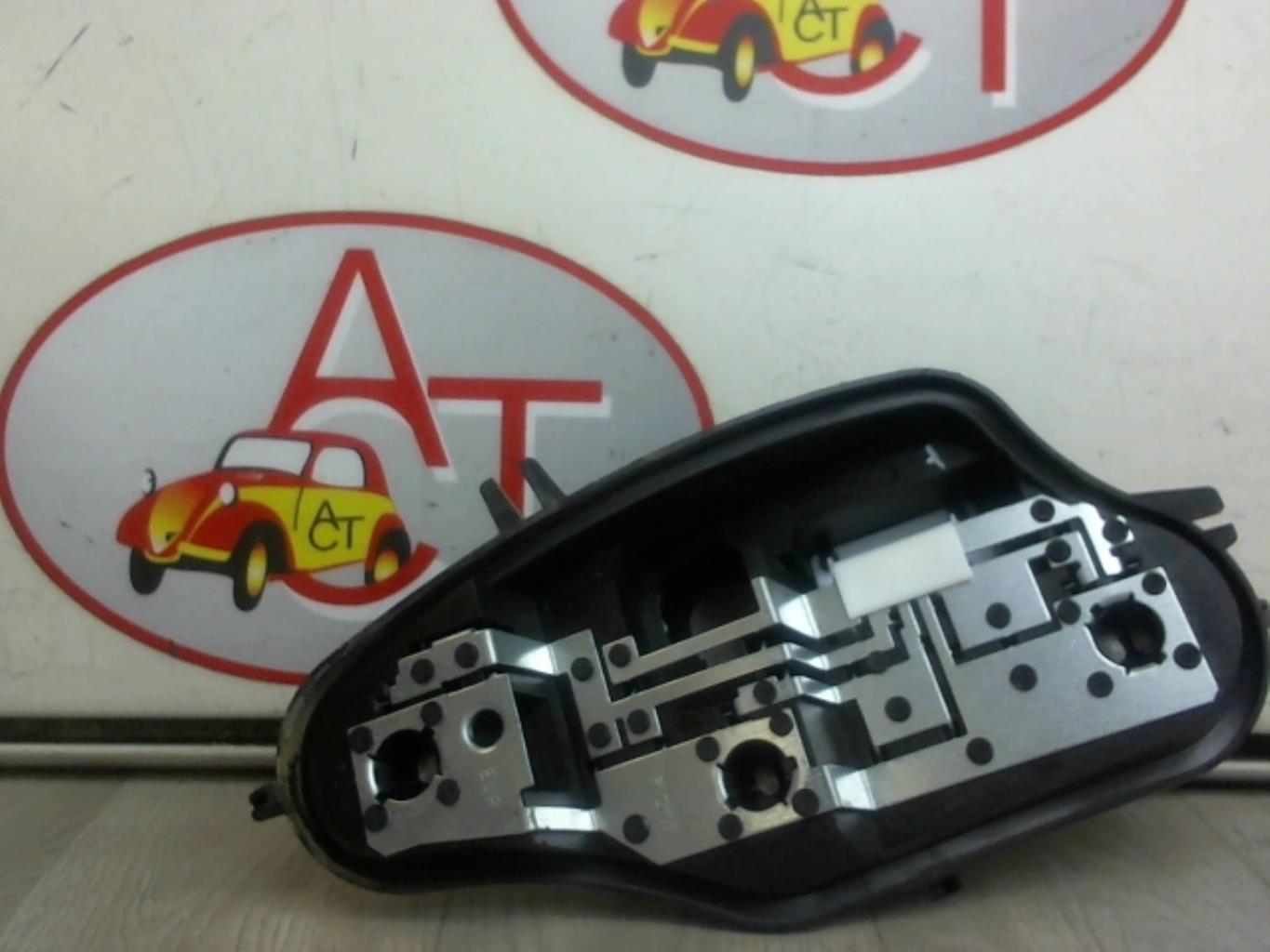 Base portalampade fanale posteriore destro CITROEN C3 2 PHASE 2 Diésel - 1