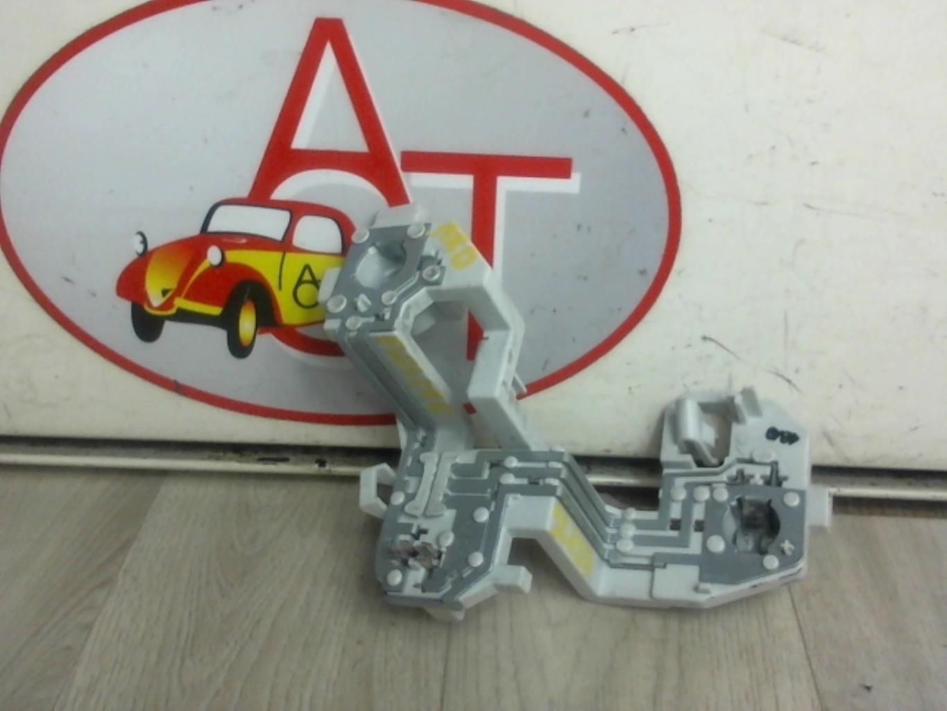 Base portalampade fanale posteriore destro FORD FIESTA 6 PHASE 1 Diésel - 1