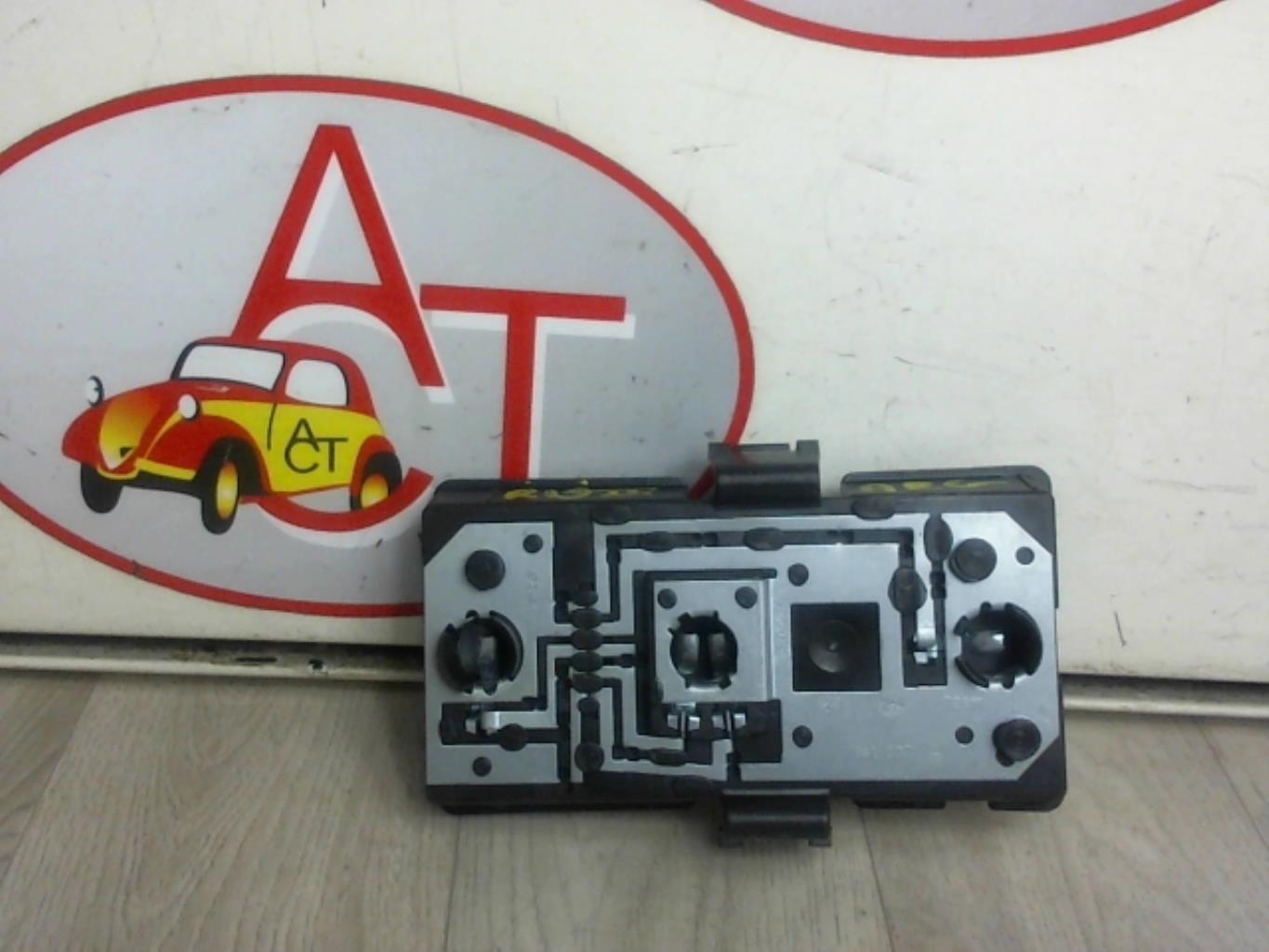 Base portalampade fanale posteriore sinistro RENAULT R19 PHASE 2  - 1