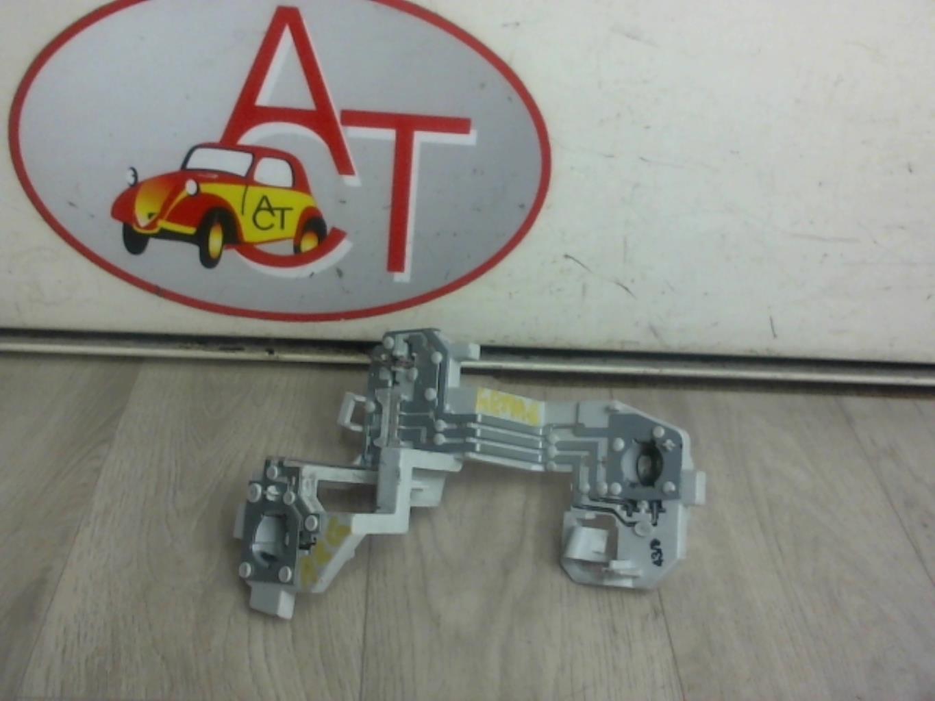 Base portalampade fanale posteriore sinistro FORD FIESTA 6 PHASE 1 Diésel - 1