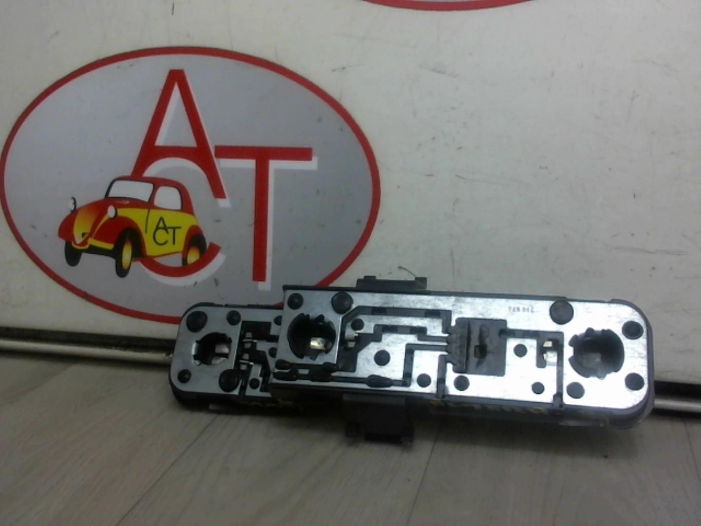 Base portalampade fanale posteriore sinistro NISSAN ALMERA 2 PHASE 1 Diésel - 1