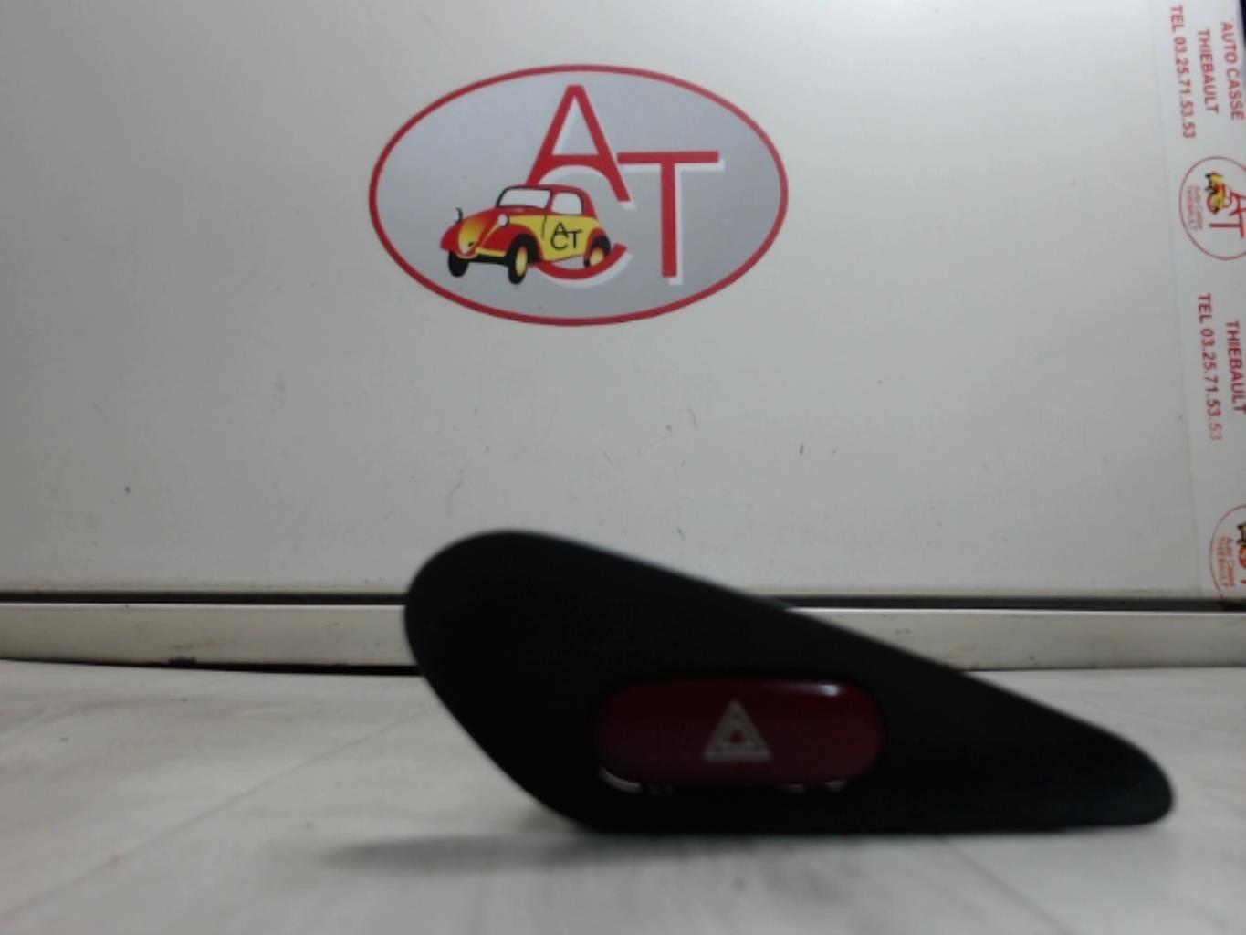 Bouton de warning PEUGEOT 406 COUPE Diesel - 1