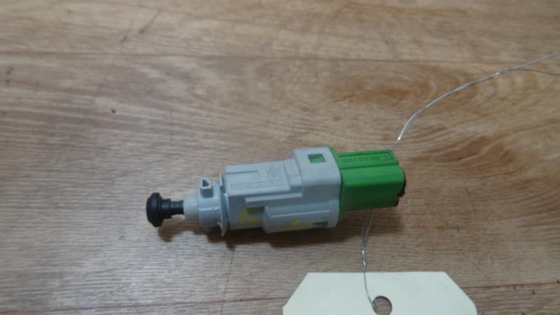 Contacteur feu stop RENAULT CLIO 4 PHASE 1 BREAK  - 1