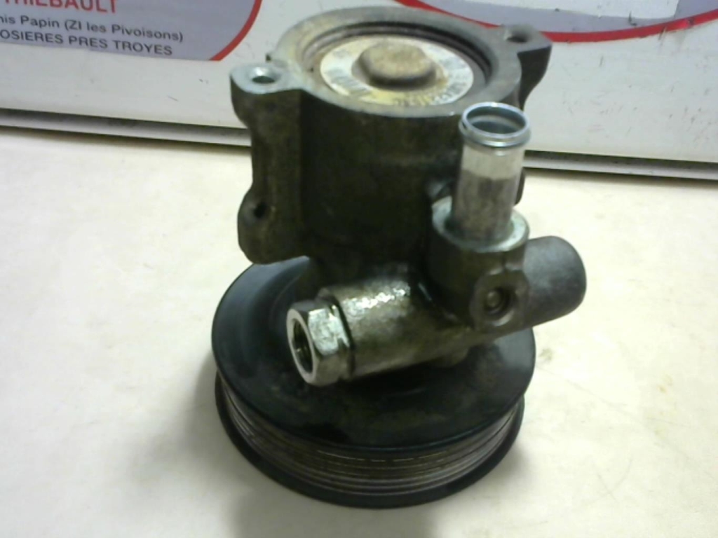 Pompe de direction VOLKSWAGEN GOLF 4 Essence - 1