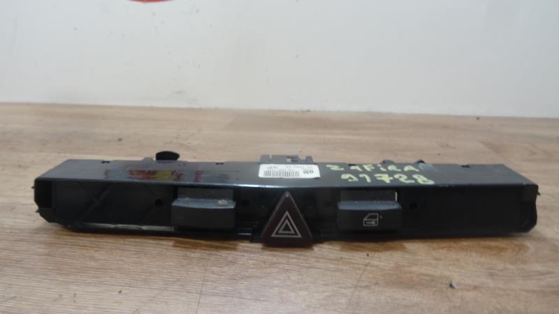 Bouton de warning OPEL ZAFIRA B PHASE 1 Diesel - 1
